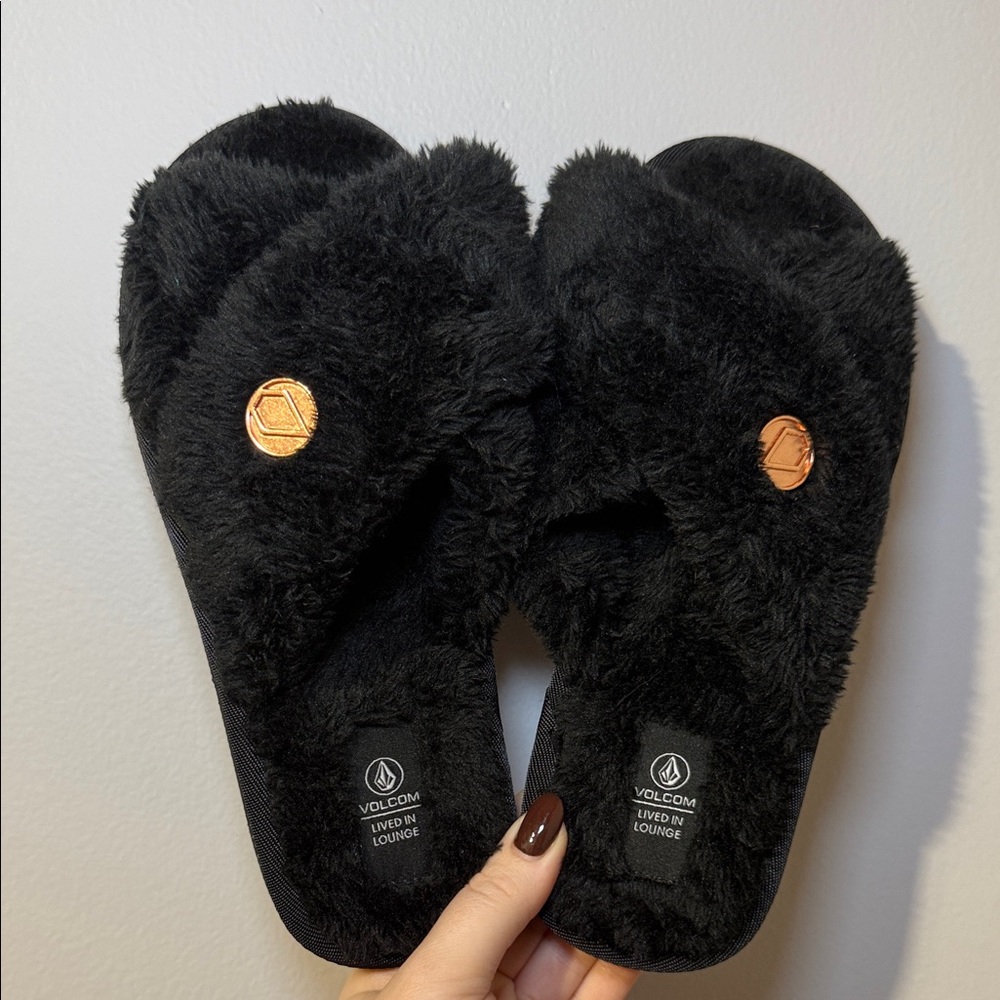 Volcom “Lived In Lounge” Fuzzy Slippers — Black — Like New